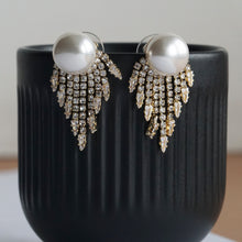 Load image into Gallery viewer, TRIBAL ZONE FASHIONER PEARL STUD EARRING