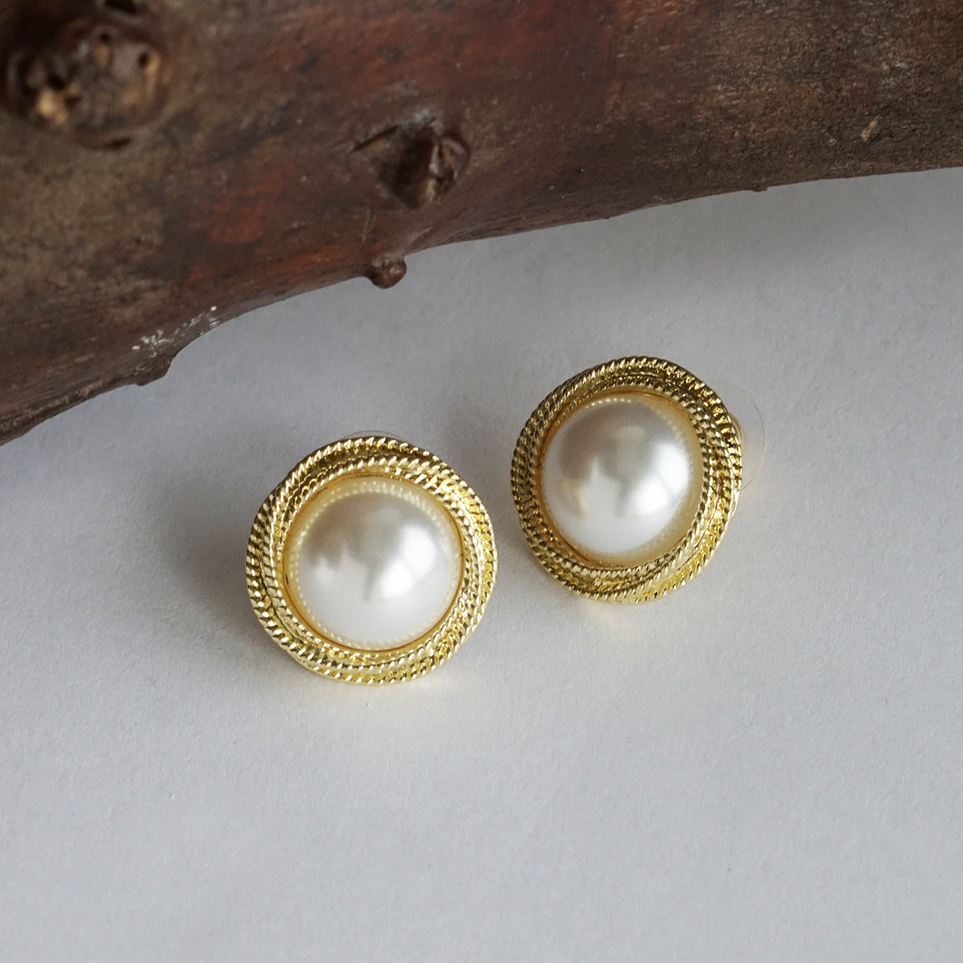 TRIBAL ZONE ELEGENT SIMPLE MINI GOLDEN  STUD EARRING