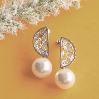 TRIBAL ZONE SLIVER  HALF MOON PEARL DROP EARRING