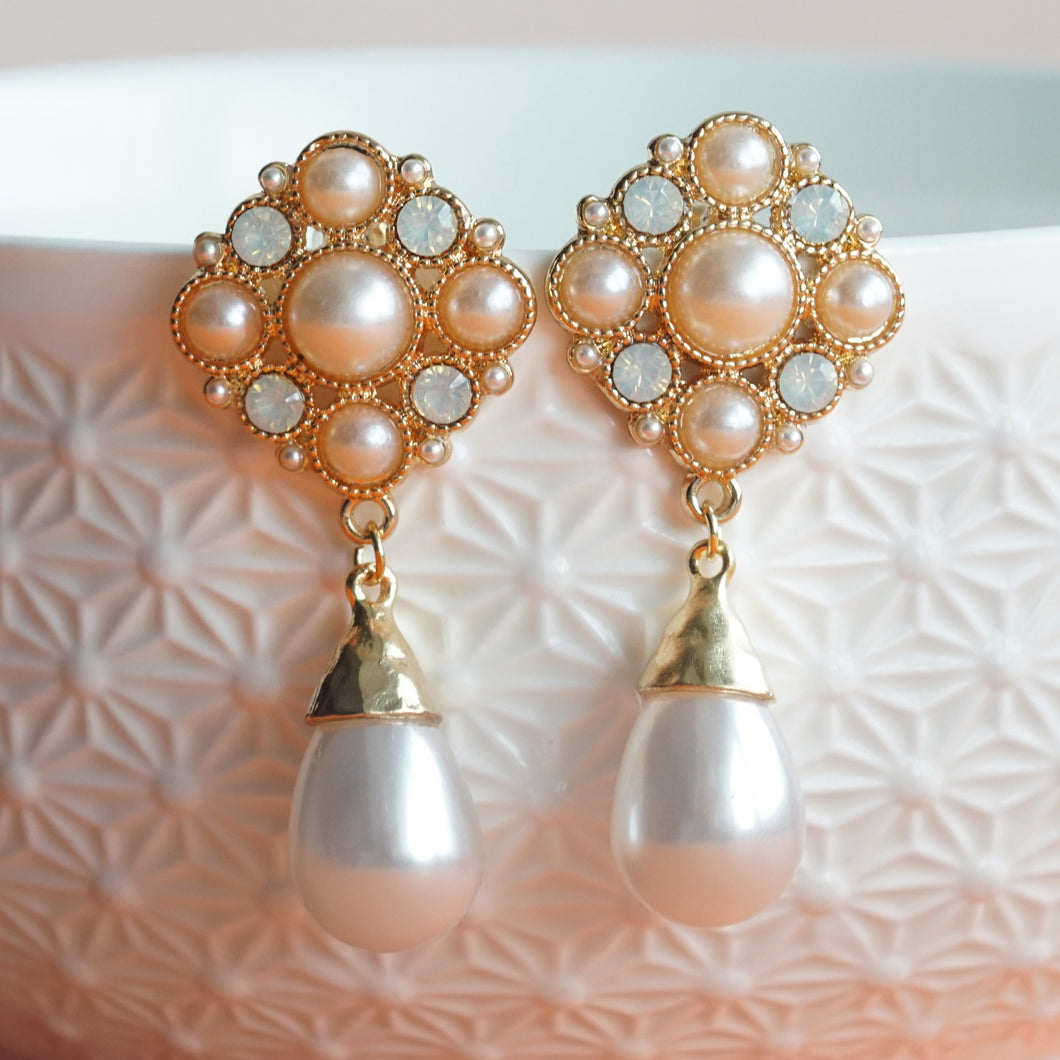 TRIBAL ZONE Ivory Bead and Pearl Drop Earrings