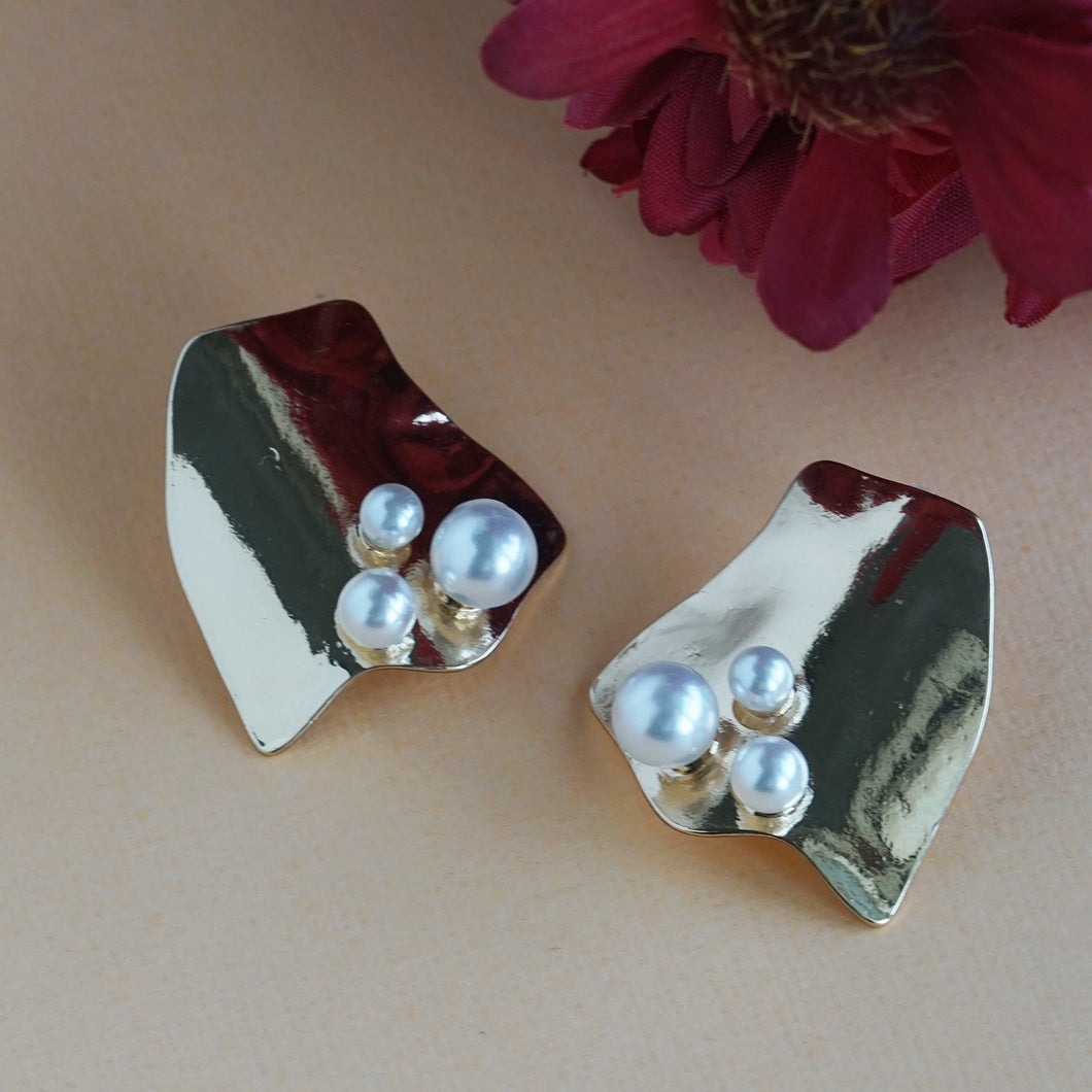 Modern Statement earrings with pearls