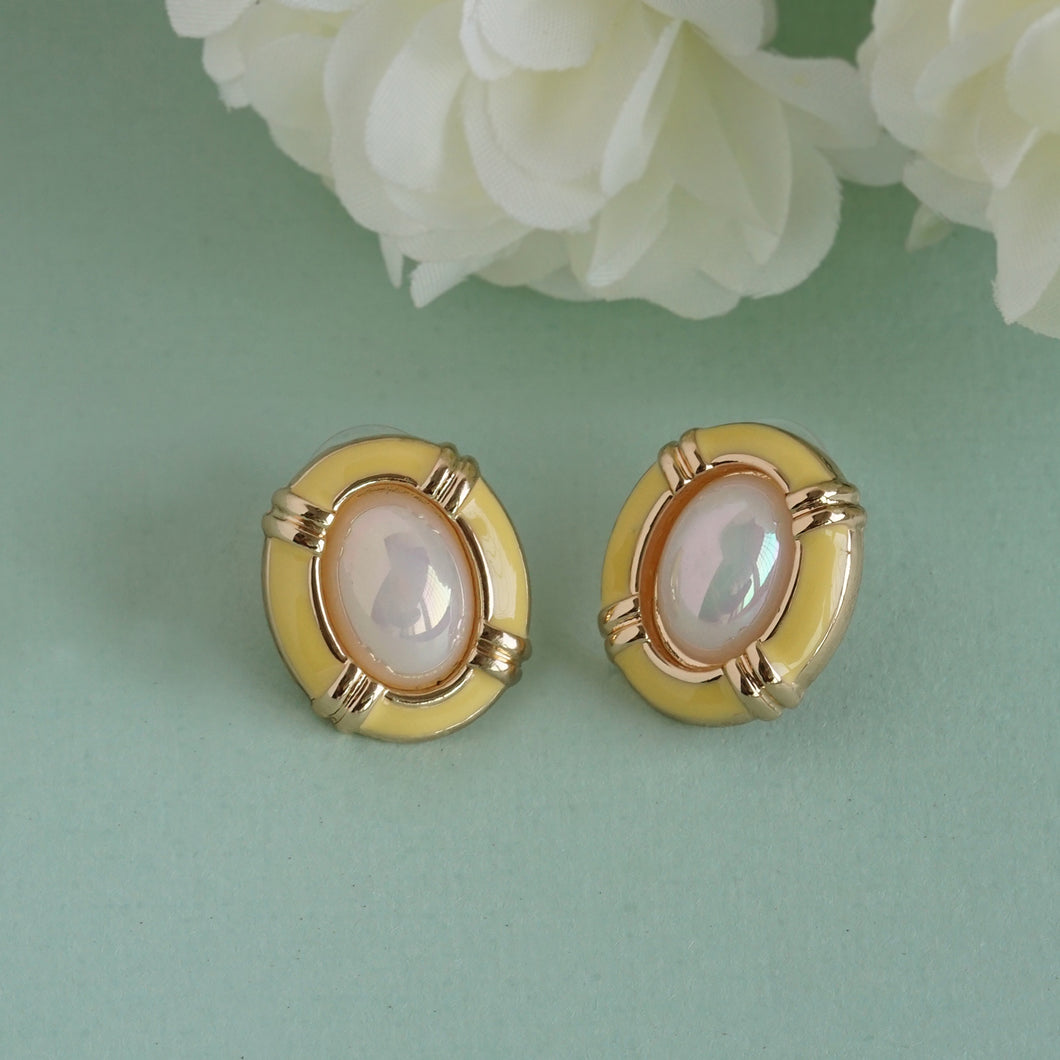 TRIBAL ZONE ELEGANT YELLOW GOLDEN STUD EARRING