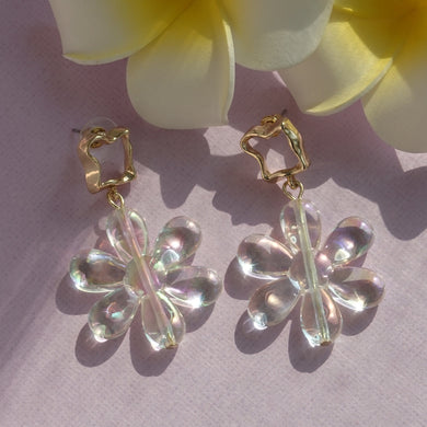 Flower-shaped earrings with gold detail
