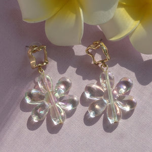 Flower-shaped earrings with gold detail