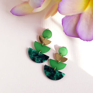 TRIBAL ZONE CLASSY GREEN RESIN DANGLER EARRING