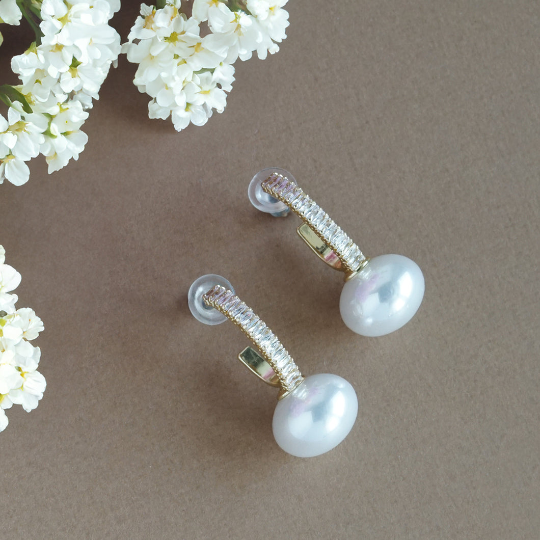 TRIBAL ZONE CLASSY C HOOP  WITH WHITE PEARL EARRING