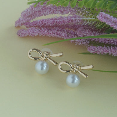 Classic Gold bow earrings with pearls