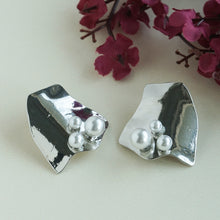 Load image into Gallery viewer, Modern Statement earrings with pearls