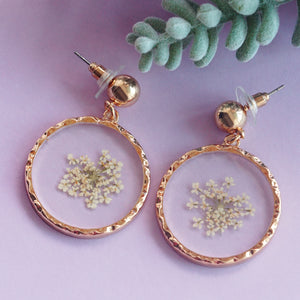 TRIBAL ZONE AMAZING SPRING  WHITE FLOWER ENAMEL GOLDEN DROP EARRING