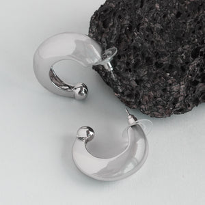TRIBAL ZONE SILVER PLEATED  C HOOP STUD EARRING