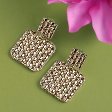 TRIBAL ZONE GOLDEN TEXTRUED SQUARE EARRING