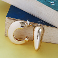 Load image into Gallery viewer, TRIBAL ZONE GOLDEN PLEATED  C HOOP STUD EARRING