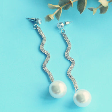 TRIBAL ZONE  EXCLUSIVE SLIVER  DIAMOND PEARL DROP EARRING