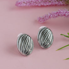 Load image into Gallery viewer, TRIBAL ZONE SLIVER TONED STUD EARRING