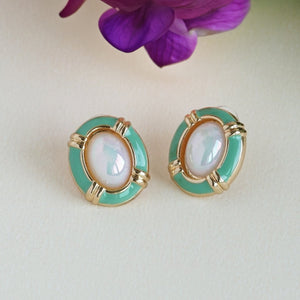TRIBAL ZONE ELEGANT GREEN   GOLDEN STUD EARRING