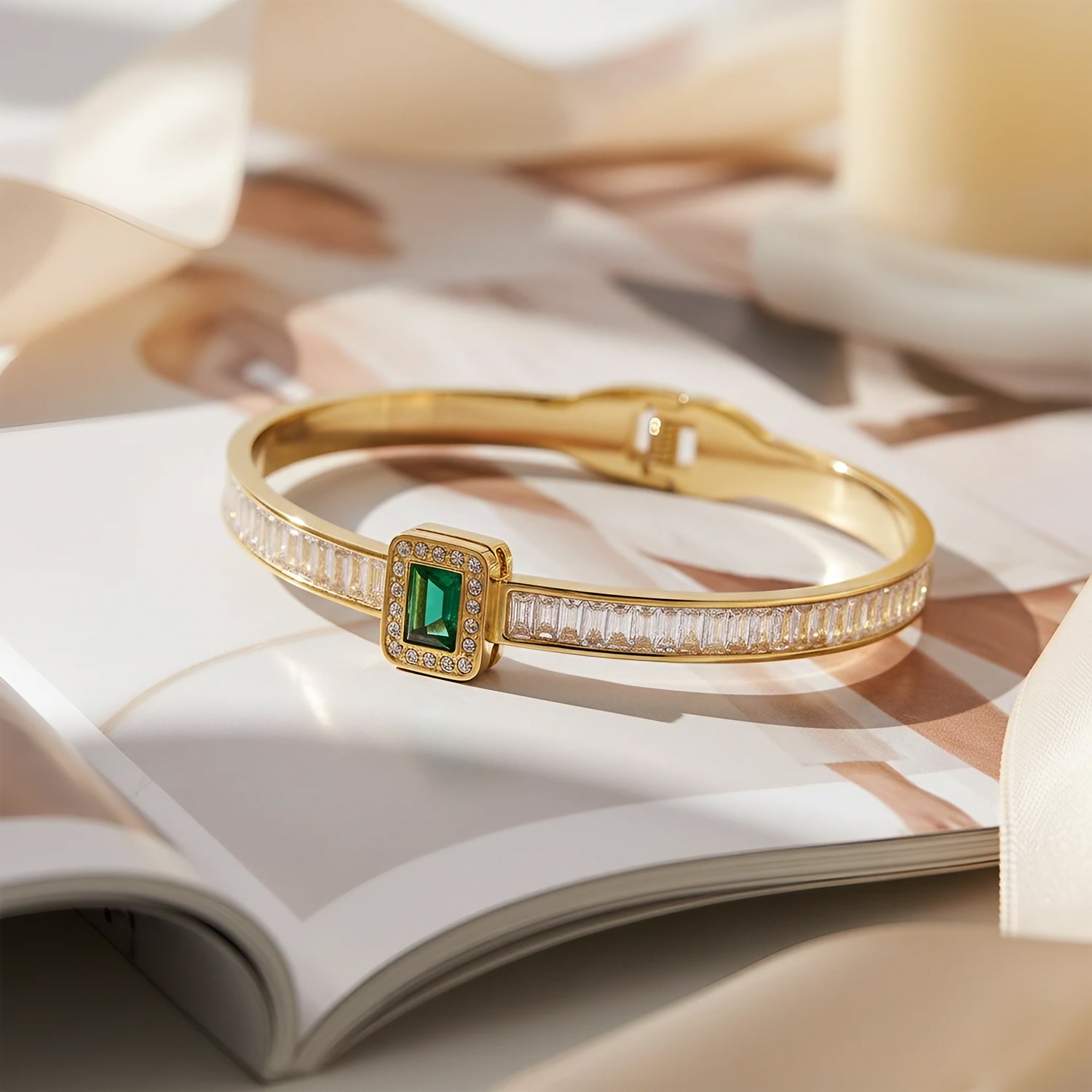 BRACELET