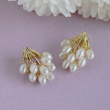 Load image into Gallery viewer, TRIBAL ZONE CLASSIC GOLDEN  BUNCH PEARL STUD EARRING