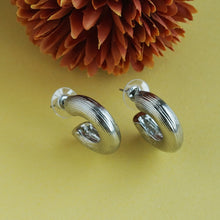 Load image into Gallery viewer, Classic Gold/Silver textured hoop earrings