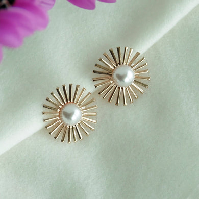 TRIBAL ZONE PEARL STUD GOLDEN EARRING