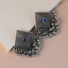 Load image into Gallery viewer, Interlocking Silver Pearl Studs