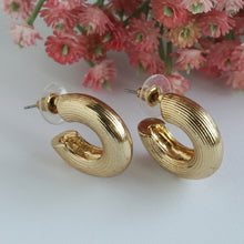Load image into Gallery viewer, Classic Gold/Silver textured hoop earrings