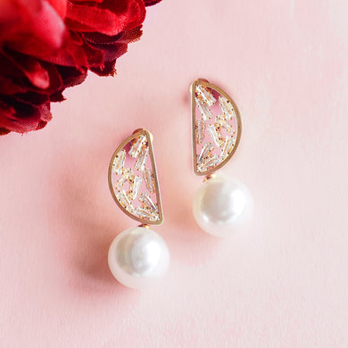 TRIBAL ZONE GOLDEN HALF MOON PEARL DROP EARRING