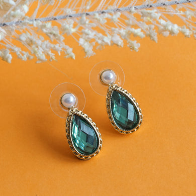 TRIBAL ZONE STYLISH GREEN   MINI TEAR DROP STUD EARRINGS