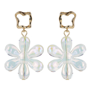 Flower-shaped earrings with gold detail