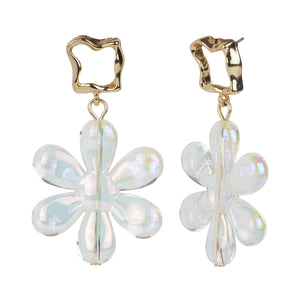 Flower-shaped earrings with gold detail