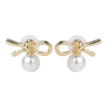 Load image into Gallery viewer, Classic Gold bow earrings with pearls