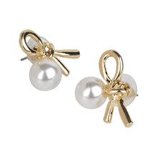 Load image into Gallery viewer, Classic Gold bow earrings with pearls