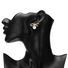 Load image into Gallery viewer, Classic Gold bow earrings with pearls