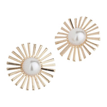 Load image into Gallery viewer, TRIBAL ZONE PEARL STUD GOLDEN EARRING