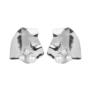 Modern Statement earrings with pearls