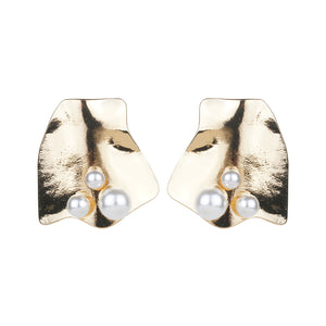 Modern Statement earrings with pearls