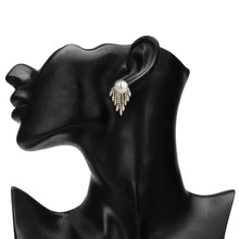 Load image into Gallery viewer, TRIBAL ZONE FASHIONER PEARL STUD EARRING