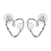 Load image into Gallery viewer, Silver/Gold heart-shaped earrings with pearls