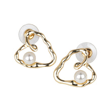 Load image into Gallery viewer, Silver/Gold heart-shaped earrings with pearls