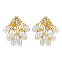 Load image into Gallery viewer, TRIBAL ZONE CLASSIC GOLDEN  BUNCH PEARL STUD EARRING