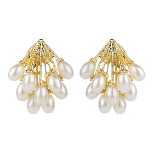 TRIBAL ZONE CLASSIC GOLDEN  BUNCH PEARL STUD EARRING