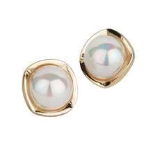 Load image into Gallery viewer, TRIBAL ZONE SUPER ELEGANT GOLDEN STUD EARRING