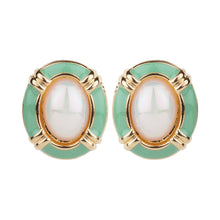 Load image into Gallery viewer, TRIBAL ZONE ELEGANT GREEN   GOLDEN STUD EARRING