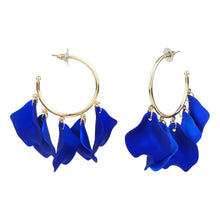 Load image into Gallery viewer, TRIBAL ZONE FANCY C HOOP EARRING