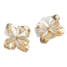 Load image into Gallery viewer, TRIBAL ZONE BEAUTIFUL FLORAL STUD EARRING