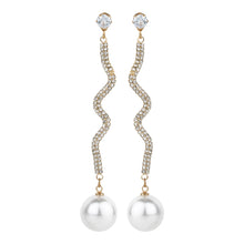 Load image into Gallery viewer, TRIBAL ZONE  EXCLUSIVE GOLDEN DIAMOND PEARL DROP EARRING