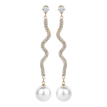 Load image into Gallery viewer, TRIBAL ZONE  EXCLUSIVE GOLDEN DIAMOND PEARL DROP EARRING