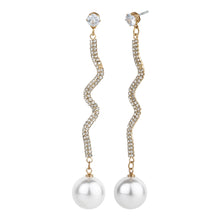 Load image into Gallery viewer, TRIBAL ZONE  EXCLUSIVE GOLDEN DIAMOND PEARL DROP EARRING