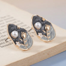 Load image into Gallery viewer, Vintage Black Enamel Flower Stud Earrings with Pearl