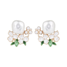 Load image into Gallery viewer, Pearl Blossom Stud Earrings