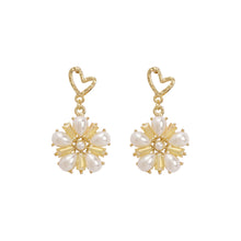 Load image into Gallery viewer, TRIBAL ZONE  WHITE FLOWER EARRING